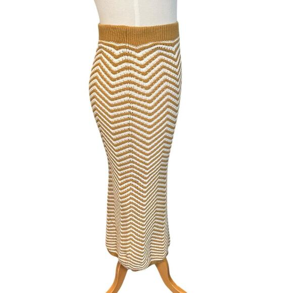 Willow & Wind Size Small Tight Knit Crochet Tan and With Skirt Boho NWT Slit Leg - Picture 3 of 11